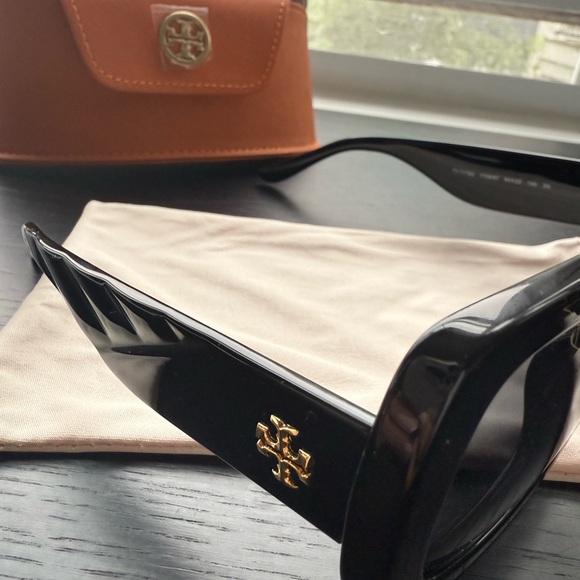 Tory Burch Black Sunglasses - Picture 6 of 10